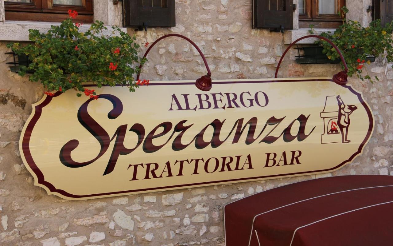 Albergo Speranza Spiazzi Di Monte Baldo 스피아찌 디 카프리노 외부 사진