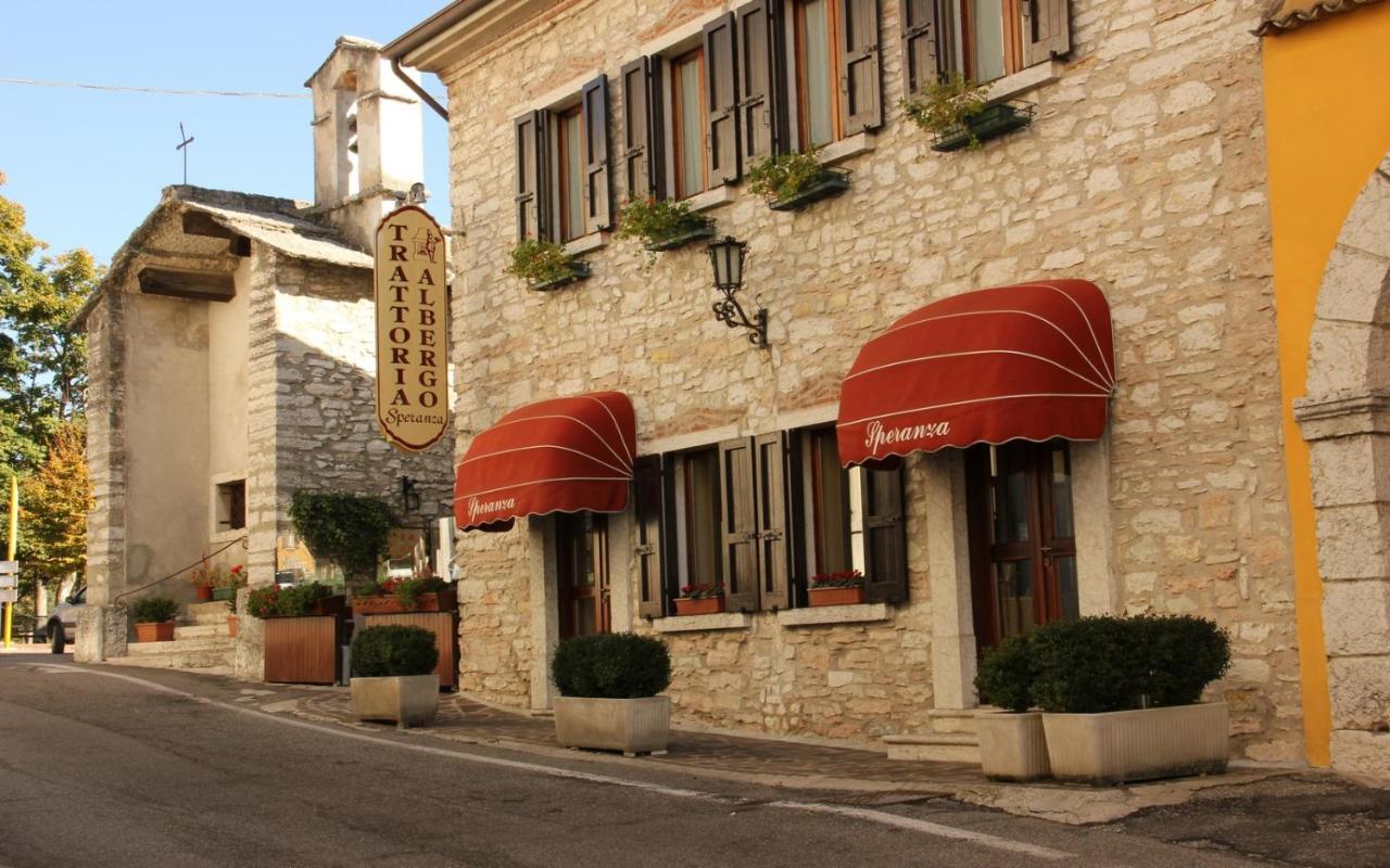 Albergo Speranza Spiazzi Di Monte Baldo 스피아찌 디 카프리노 외부 사진