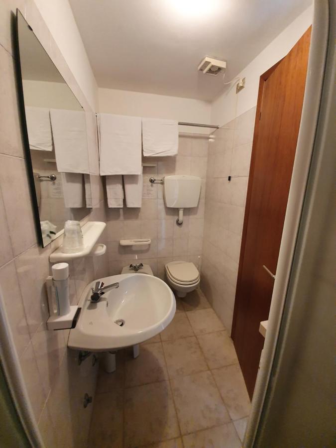 Albergo Speranza Spiazzi Di Monte Baldo 스피아찌 디 카프리노 외부 사진