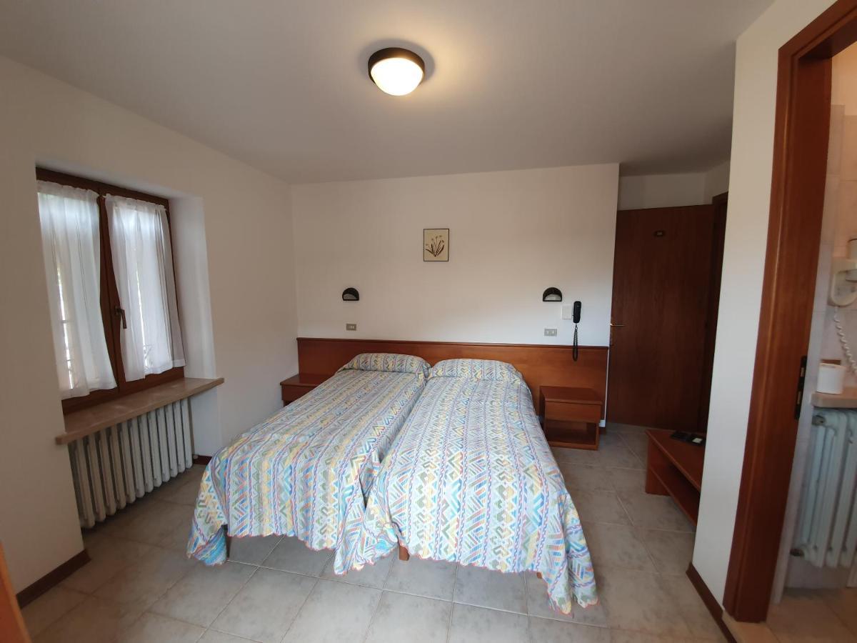 Albergo Speranza Spiazzi Di Monte Baldo 스피아찌 디 카프리노 외부 사진